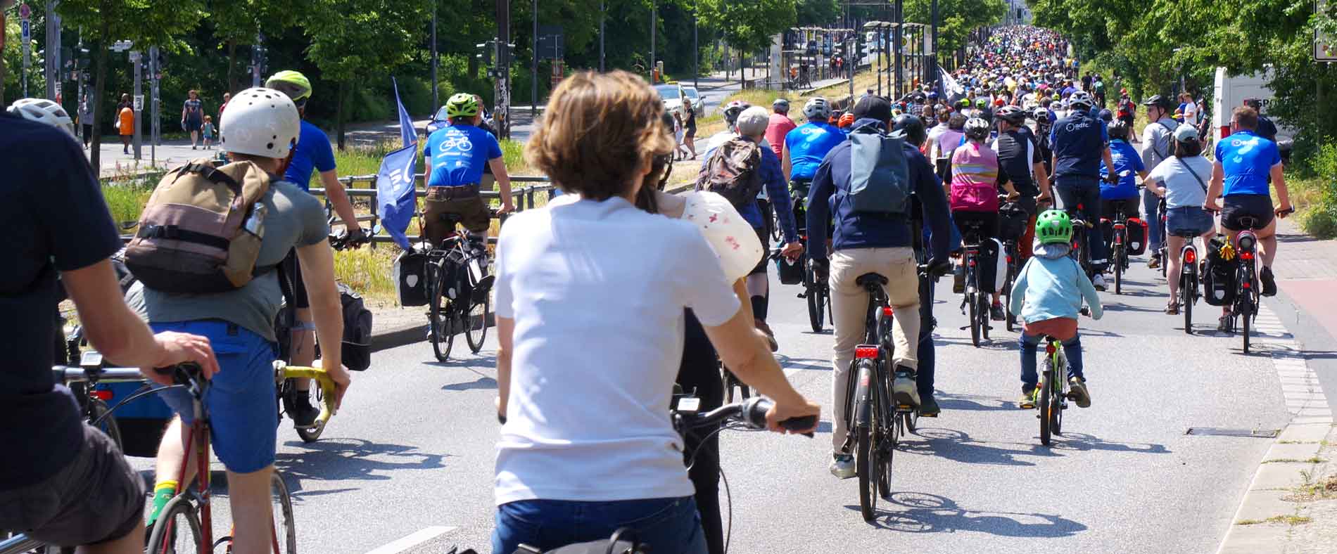 Fahrraddemo in Berlin blick auf Radfahrende ohne Ende