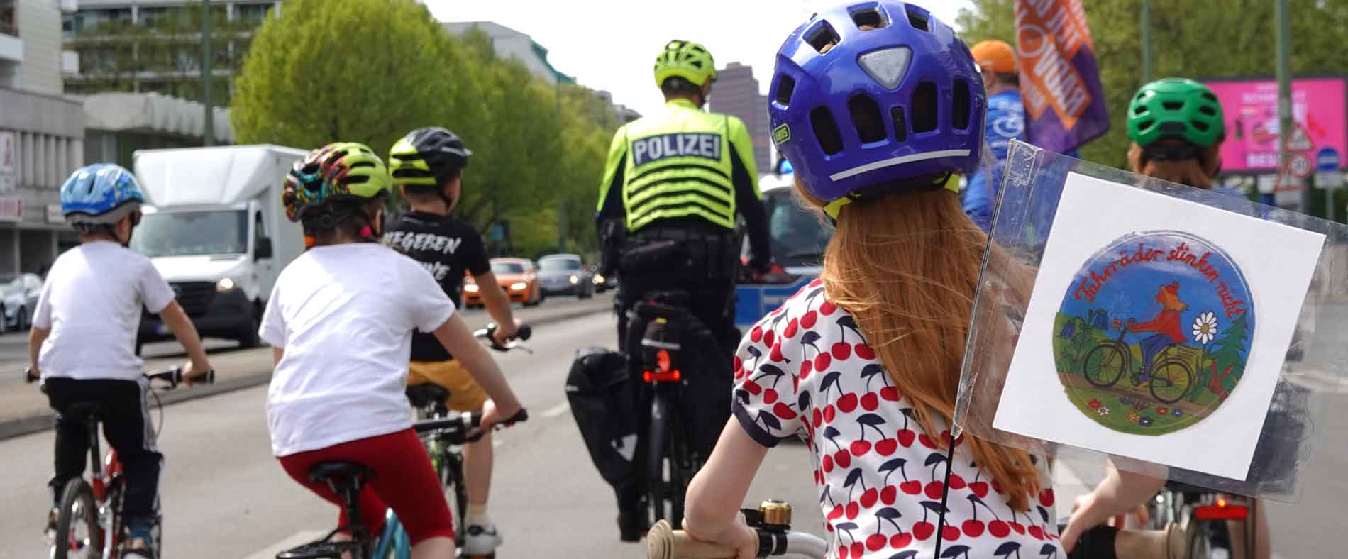 KidicalMassFahrrad Demo Spruch Fahrräder stinken nicht